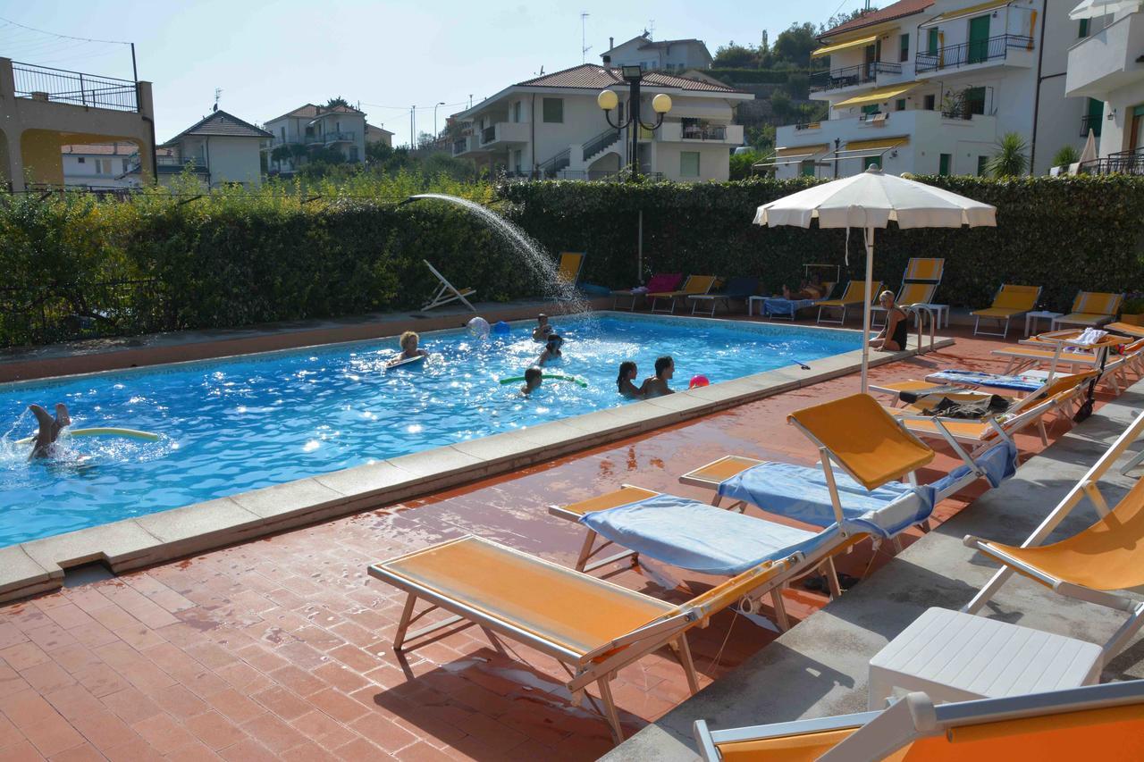 Residence Mare Verde Pietra Ligure Luaran gambar