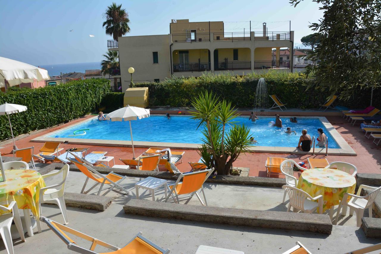 Residence Mare Verde Pietra Ligure Luaran gambar